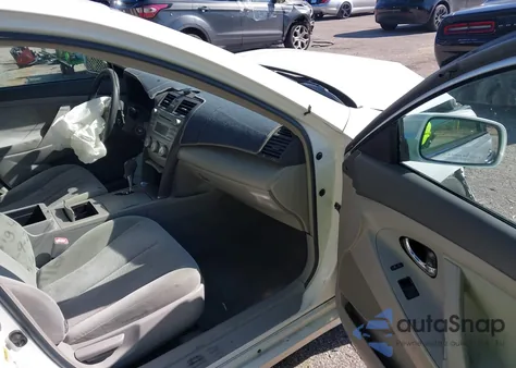 2010 Toyota Camry Le z USA, uszkodzony, nr VIN 4T1BF3EK1AU575989